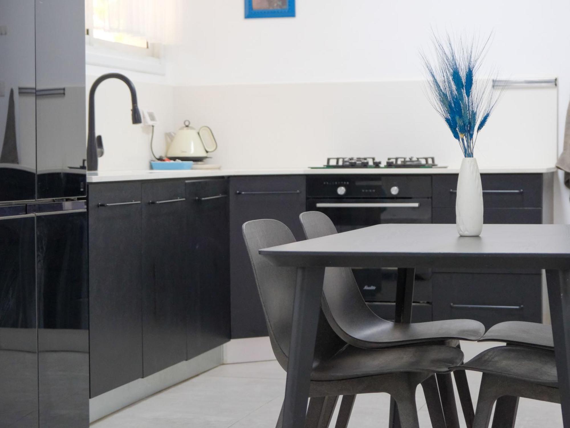 Romi's By Loren Village Apartment Neve Zohar